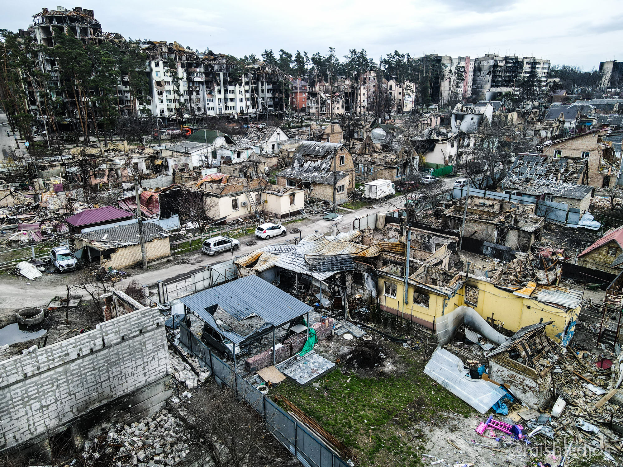 Зруйнований Ірпінь показали з висоти пташиного польоту (фоторепортаж)